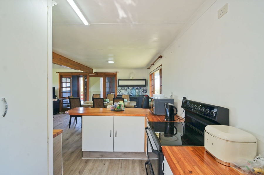 3 Bedroom Property for Sale in Cove Rock Eastern Cape